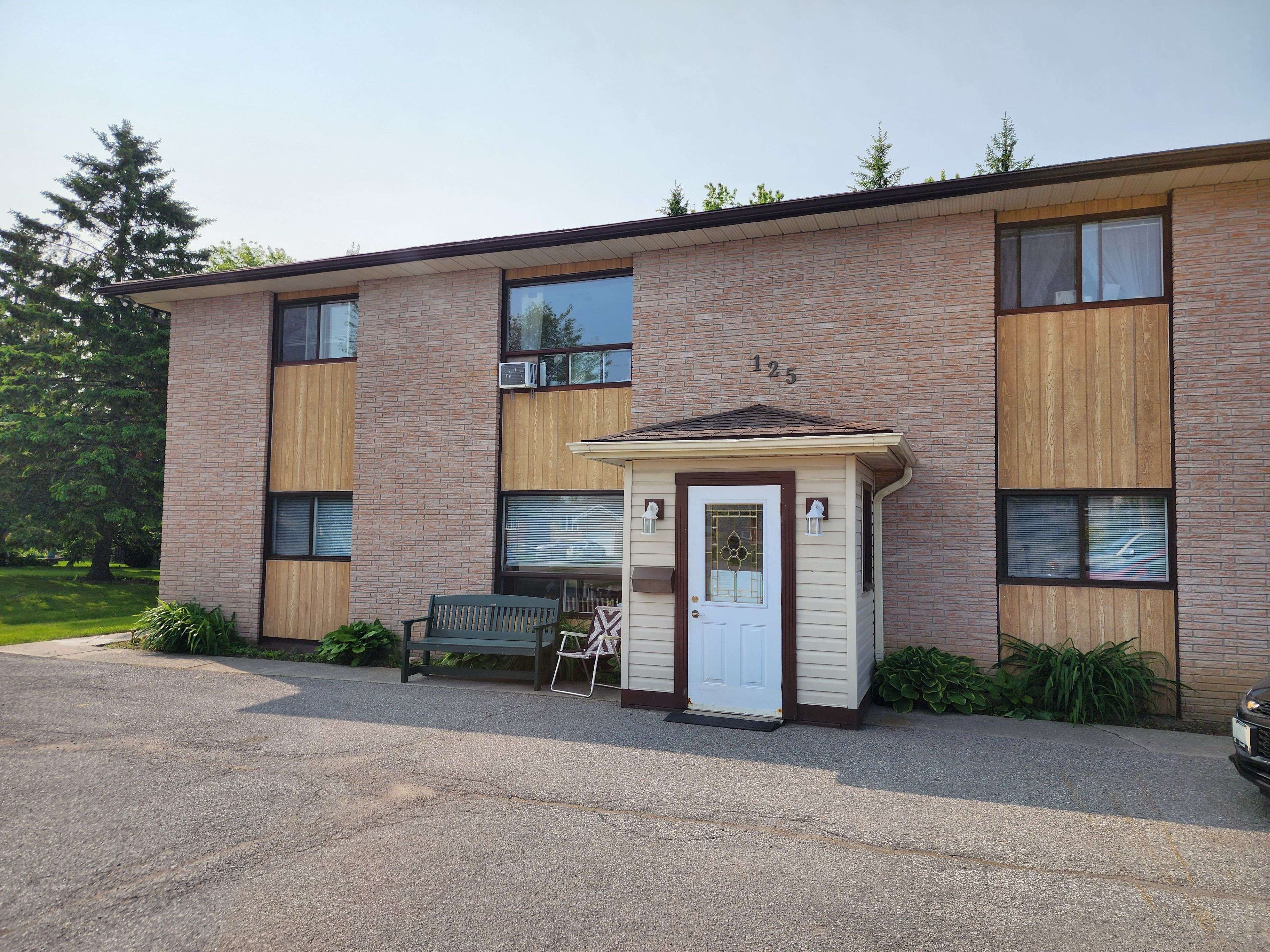 Kawartha Lakes, ON K9V 2N7,125 Mary ST W #6