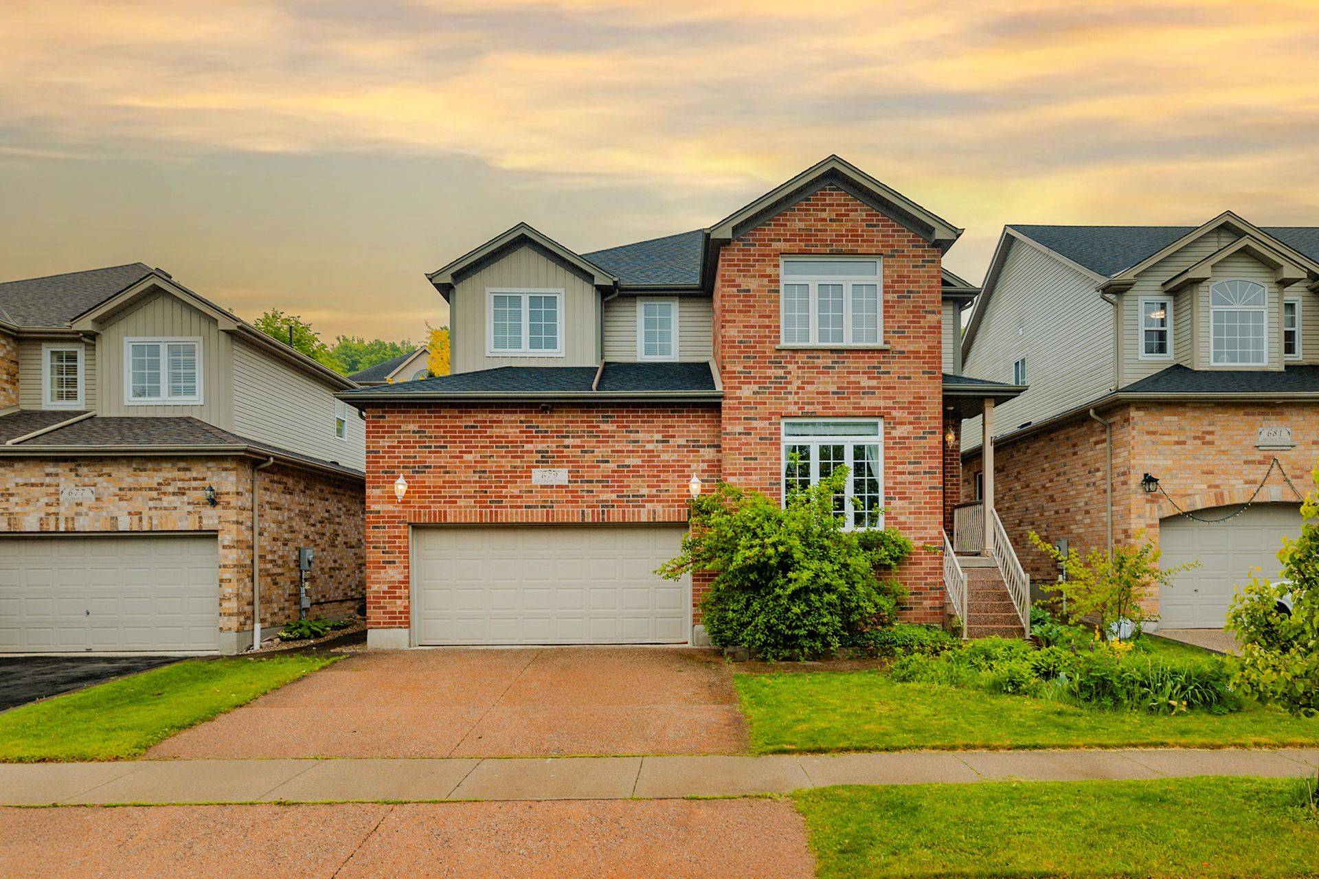 679 Salzburg DR, Waterloo, ON N2V 2N8