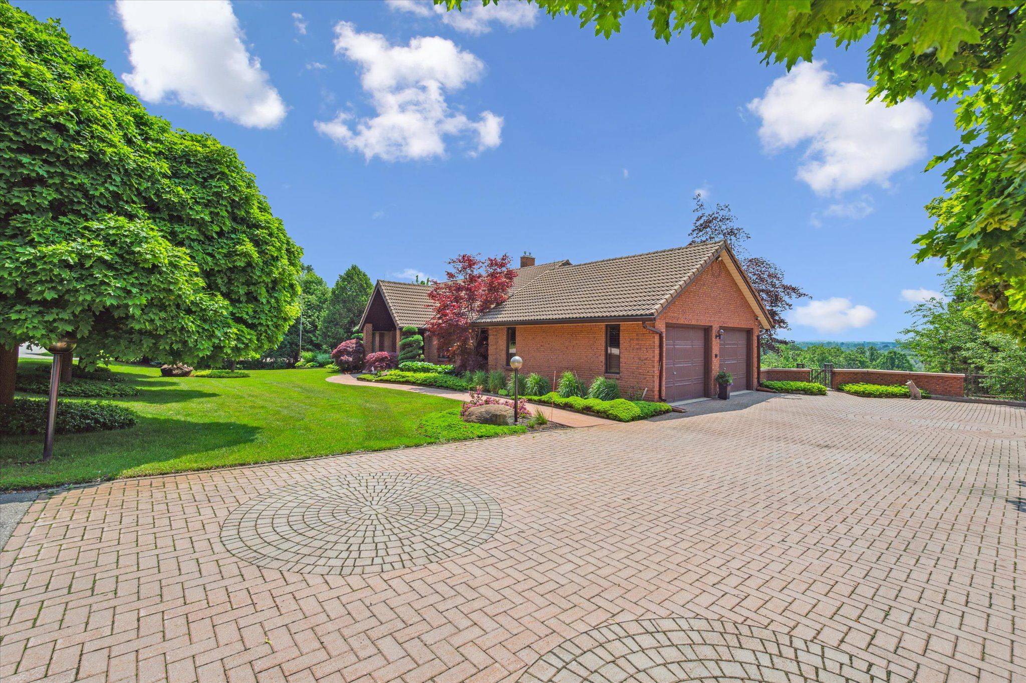 Kitchener, ON N2P 2C6,211 Edgehill DR