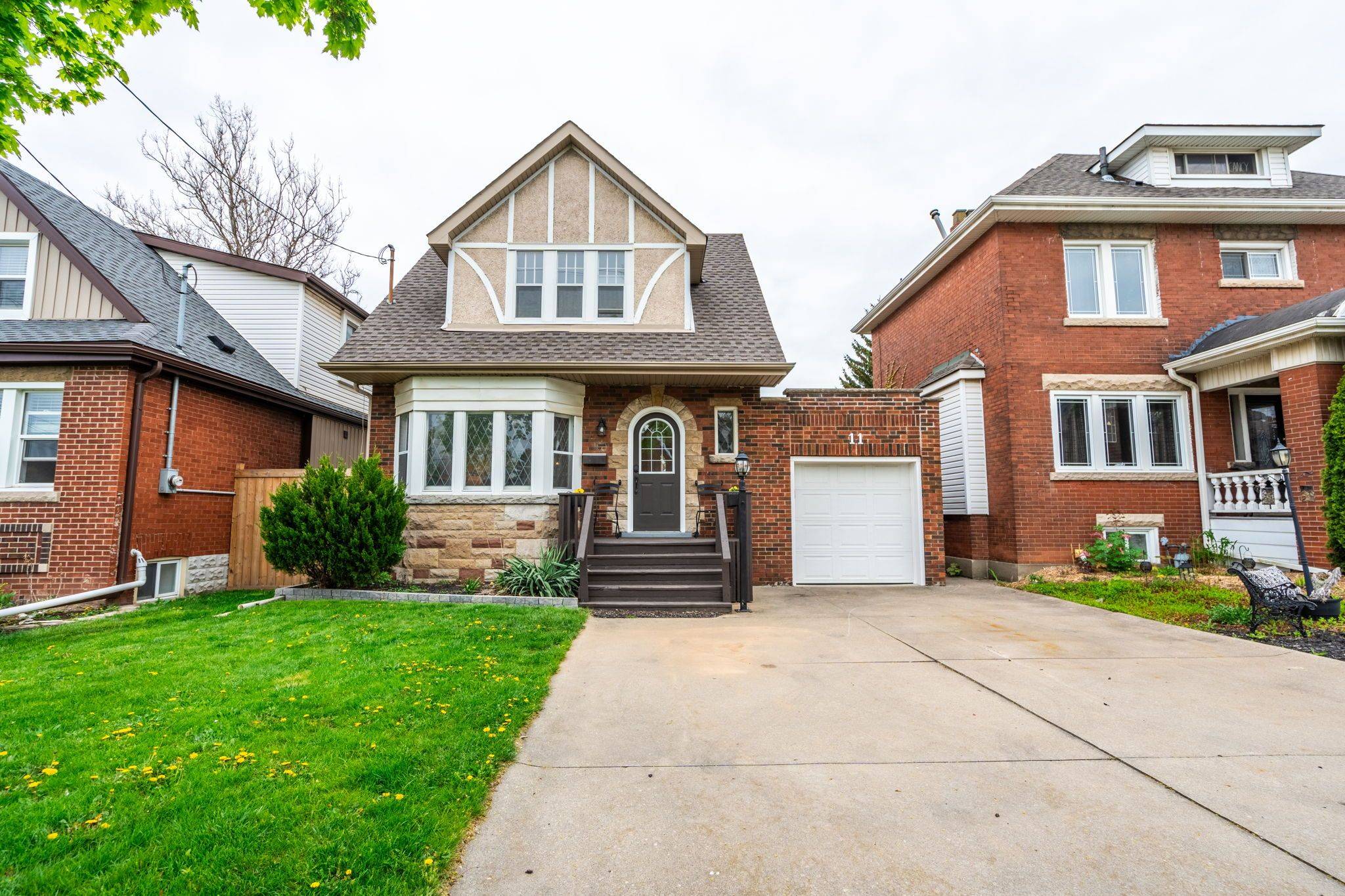 11 Huxley AVE S, Hamilton, ON L8K 2P5