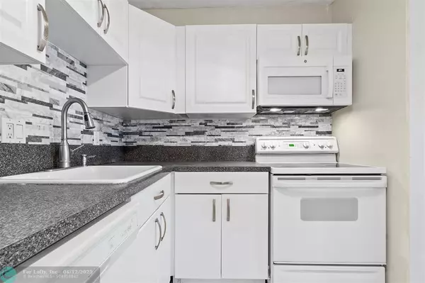 Pompano Beach, FL 33060,751 Pine Dr #204