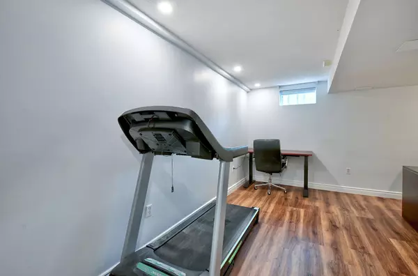 Mississauga, ON L5M 5W7,4600 Kimbermount AVE #13