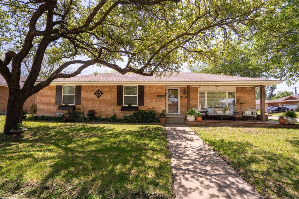 1818 Bardfield Drive,  Garland,  TX 75041