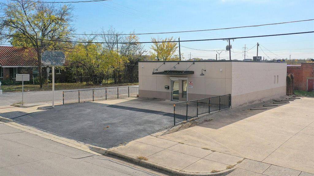 Fort Worth, TX 76103,2636 Meadowbrook Drive