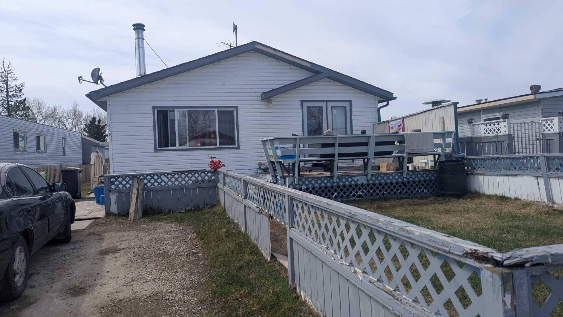 Clairmont, AB T8X 5A6,9824 104 #100