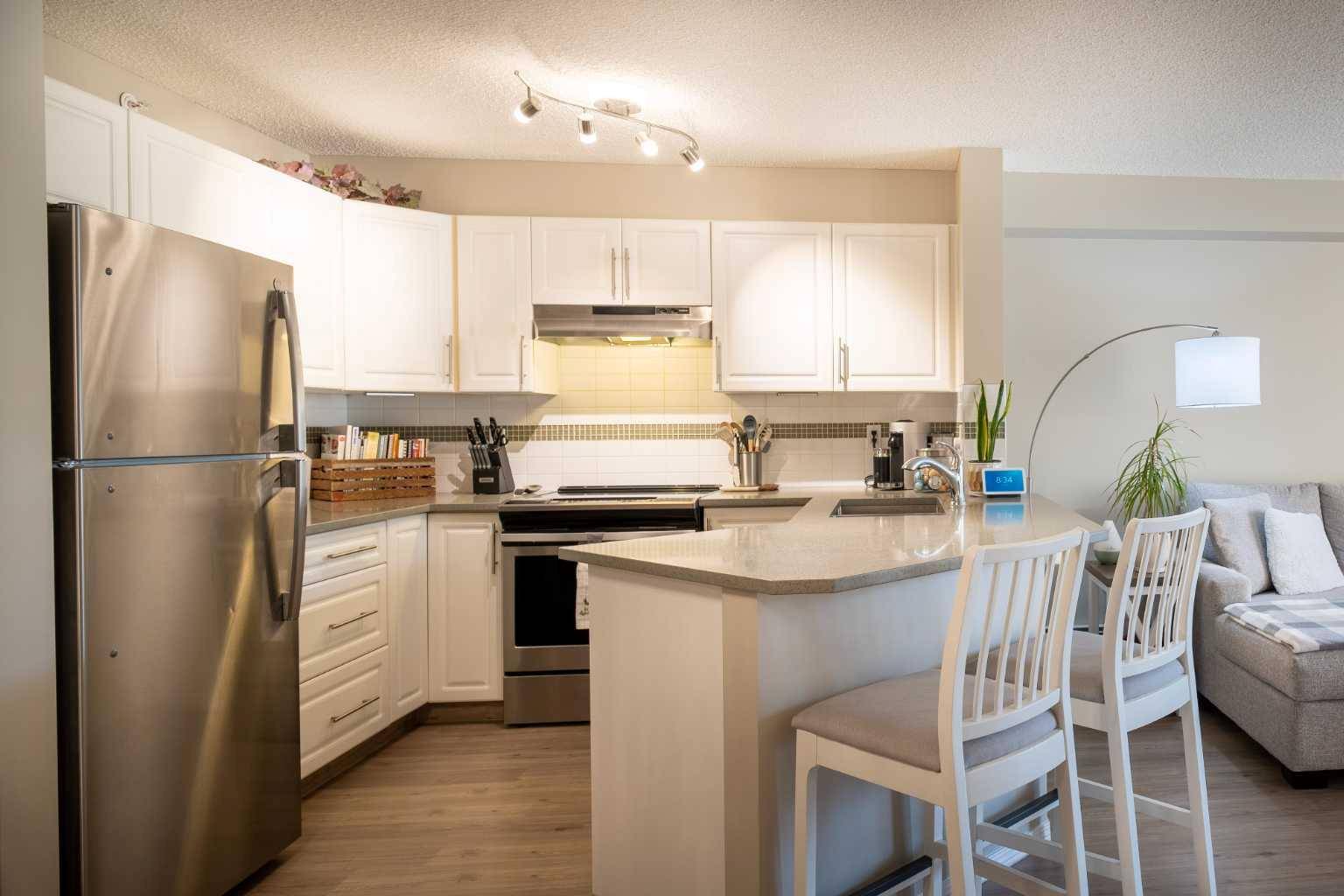 Calgary, AB T3K 5Z3,17 Country Village Bay Northeast #1412