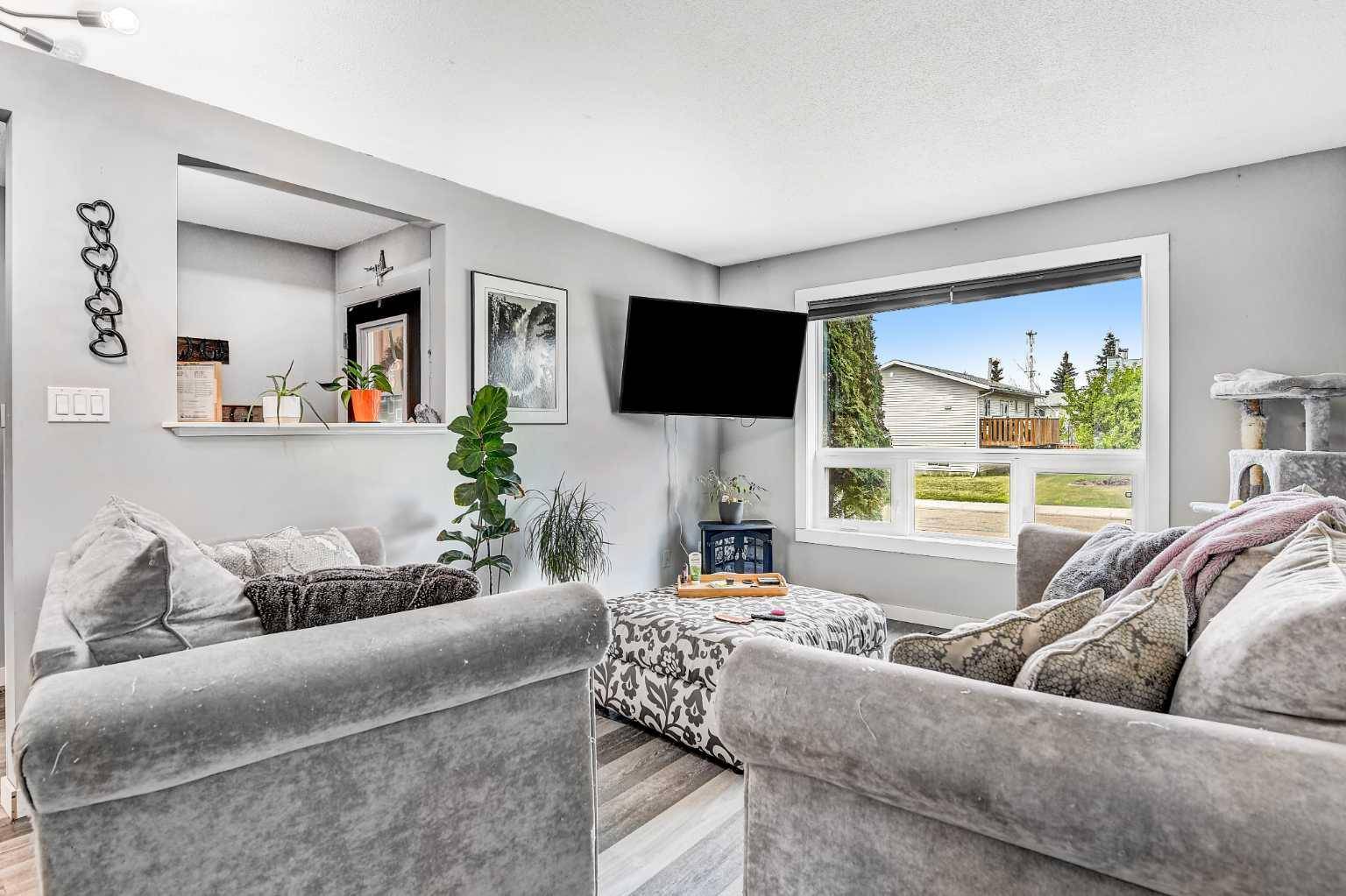 Grande Prairie, AB T8X 1G8,9053 102 AVE