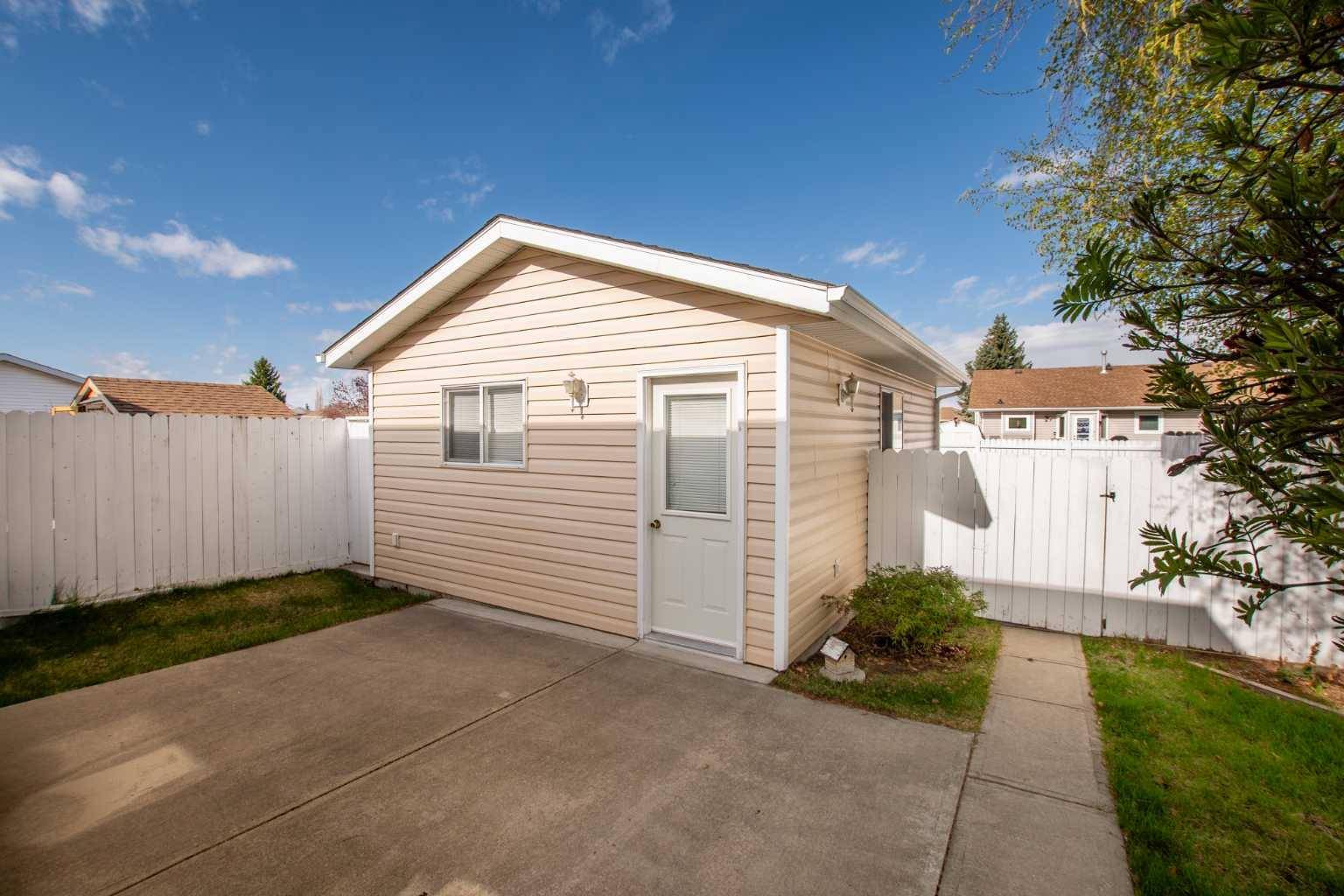 Red Deer, AB T4R 2J5,8 Dunham Close