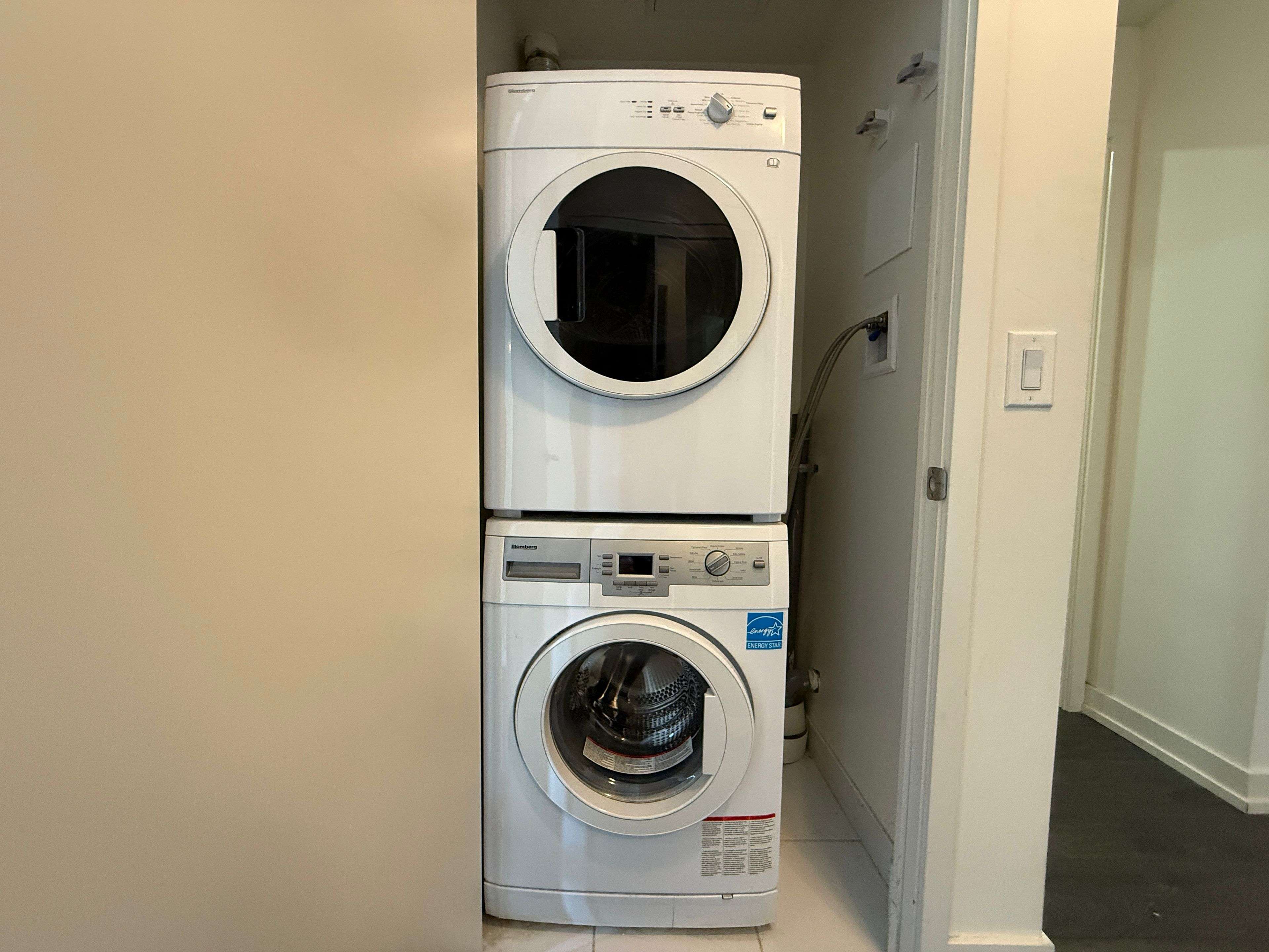 Toronto C08, ON M5A 0C4,200 Sackville ST #809