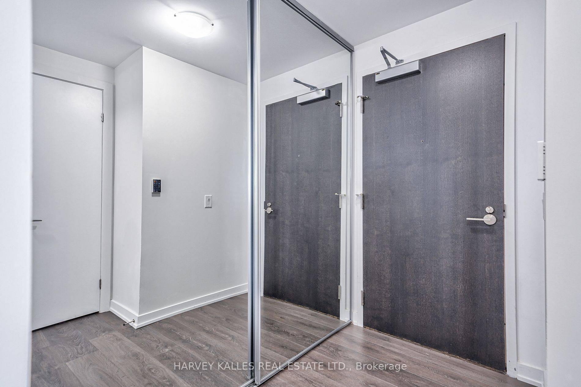 Toronto C02, ON M4V 2K3,609 Avenue RD #1604
