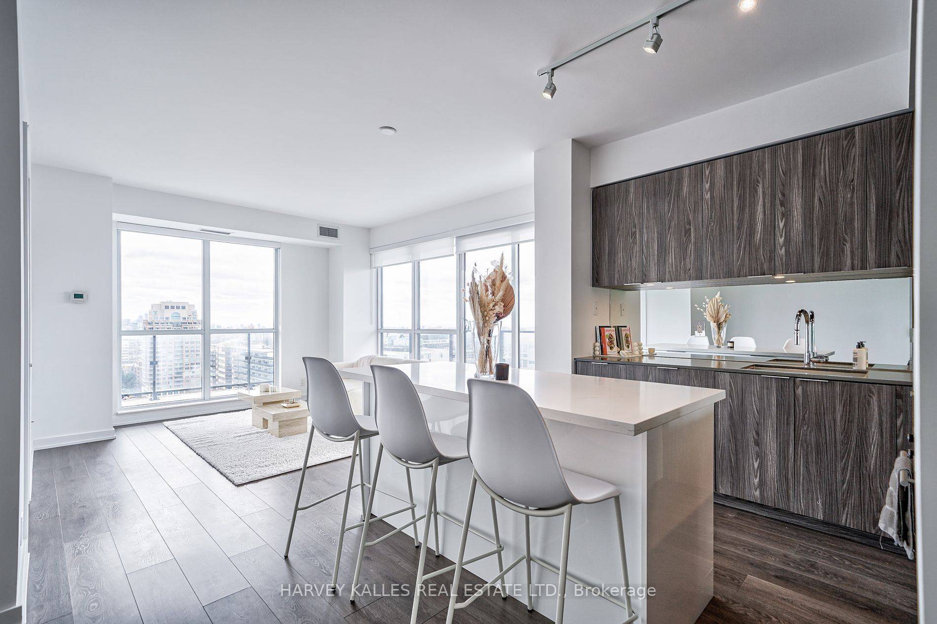 Toronto C02, ON M4V 2K3,609 Avenue RD #1604