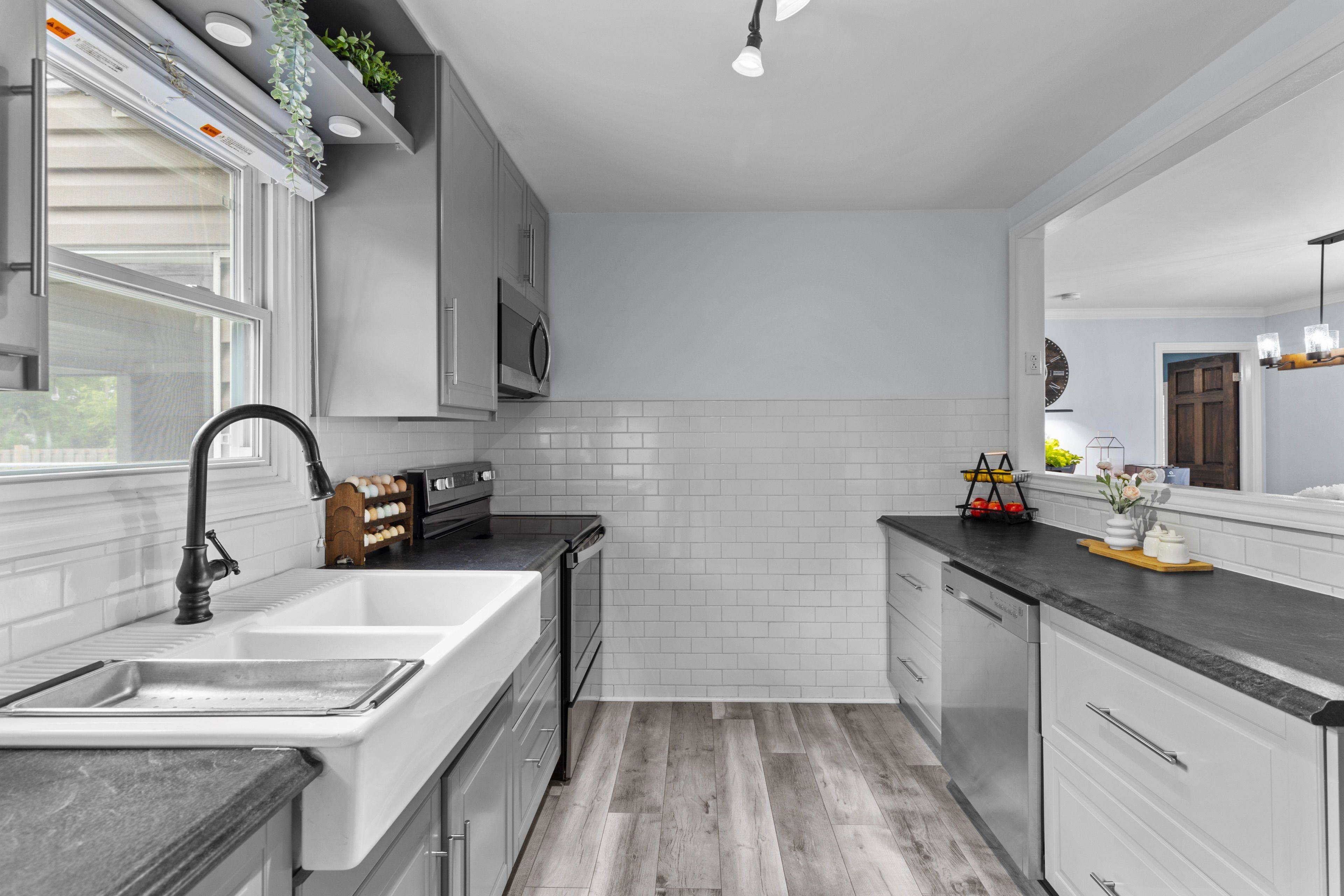 Essa, ON L0M 1B0,124 Sydenham ST