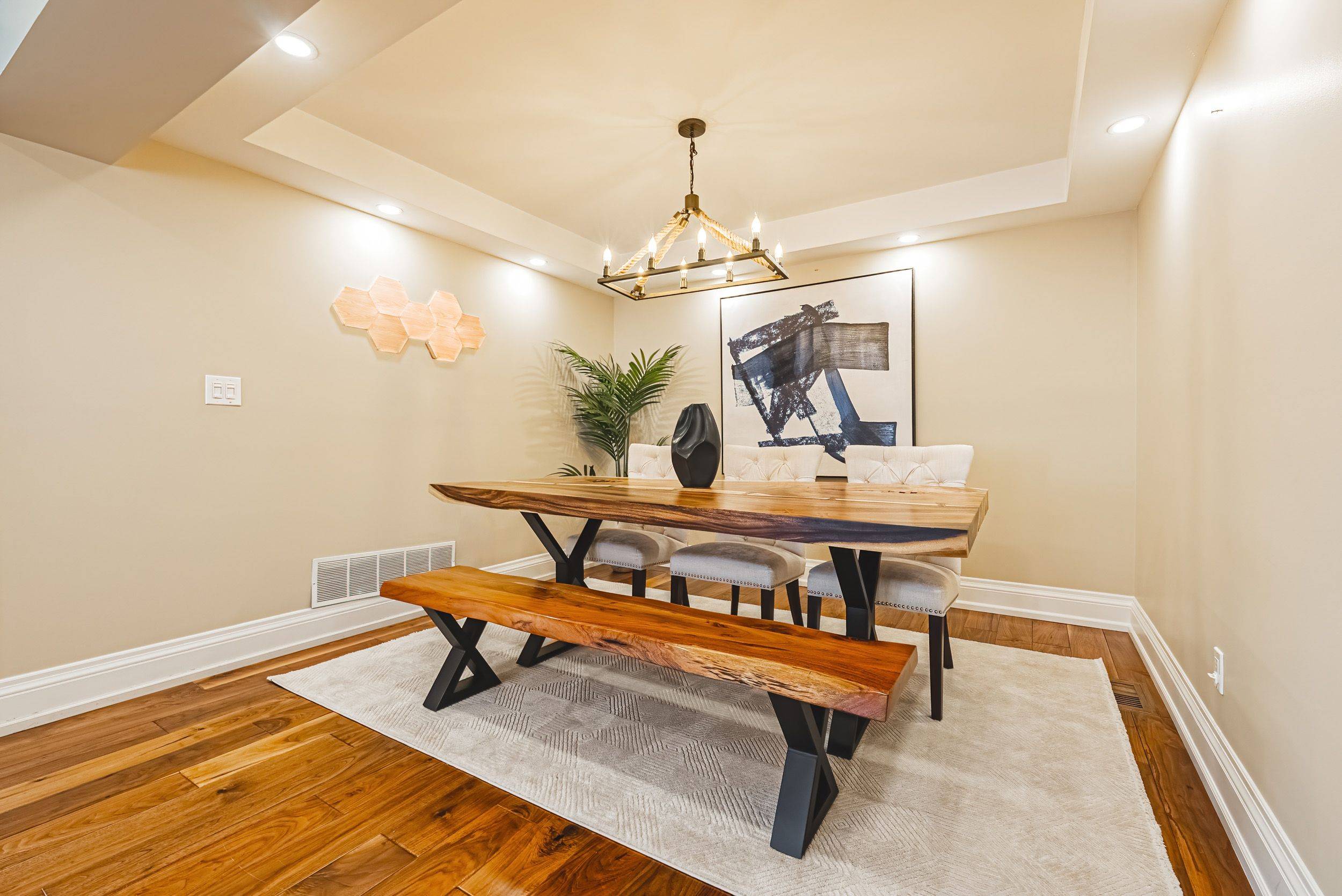Mississauga, ON L5N 7M1,3360 Laburnum CRES