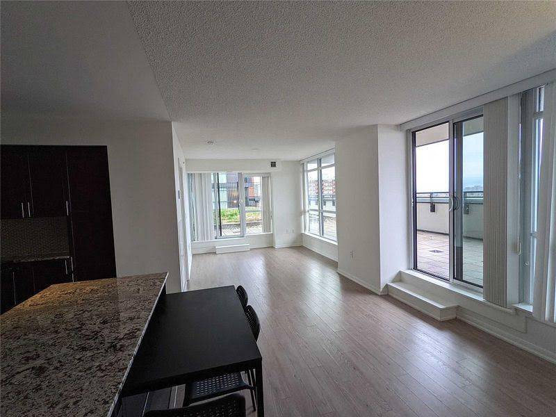 Toronto W04, ON M6A 1C3,830 Lawrence AVE W #914