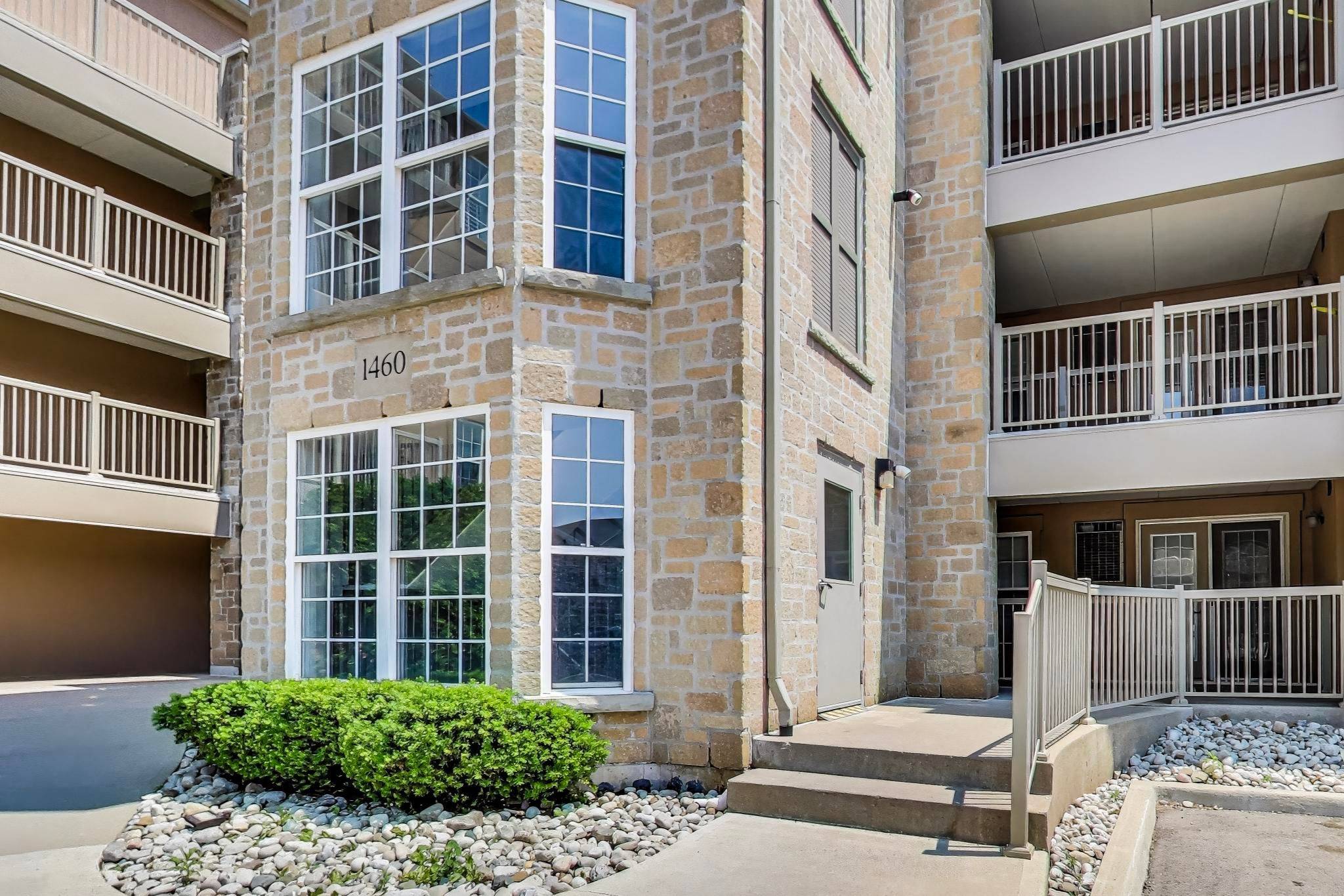 Oakville, ON L6M 4N5,1460 Bishops Gate #411