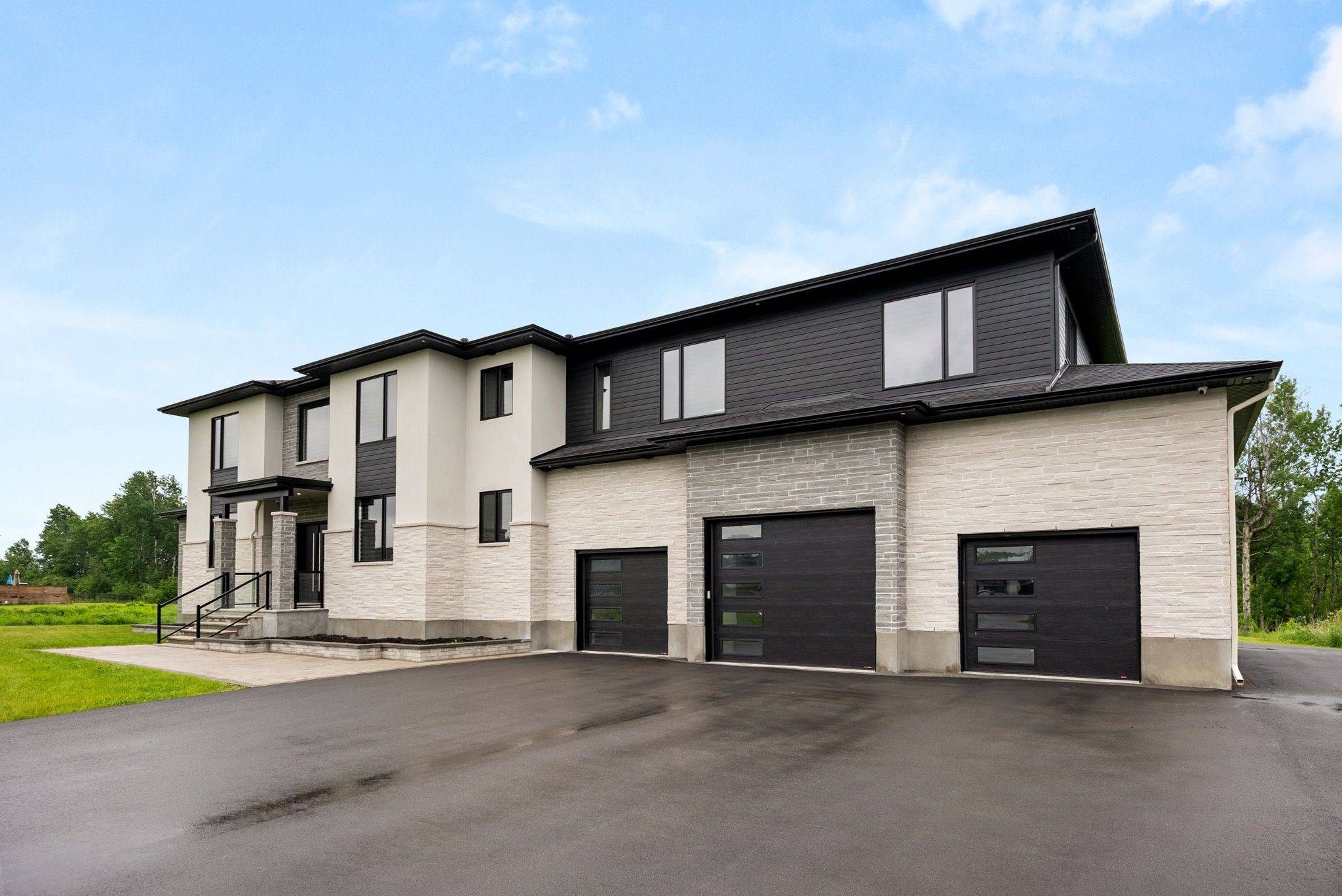 Blossom Park - Airport And Area, ON K1X 0A3,663 Ballycastle CRES