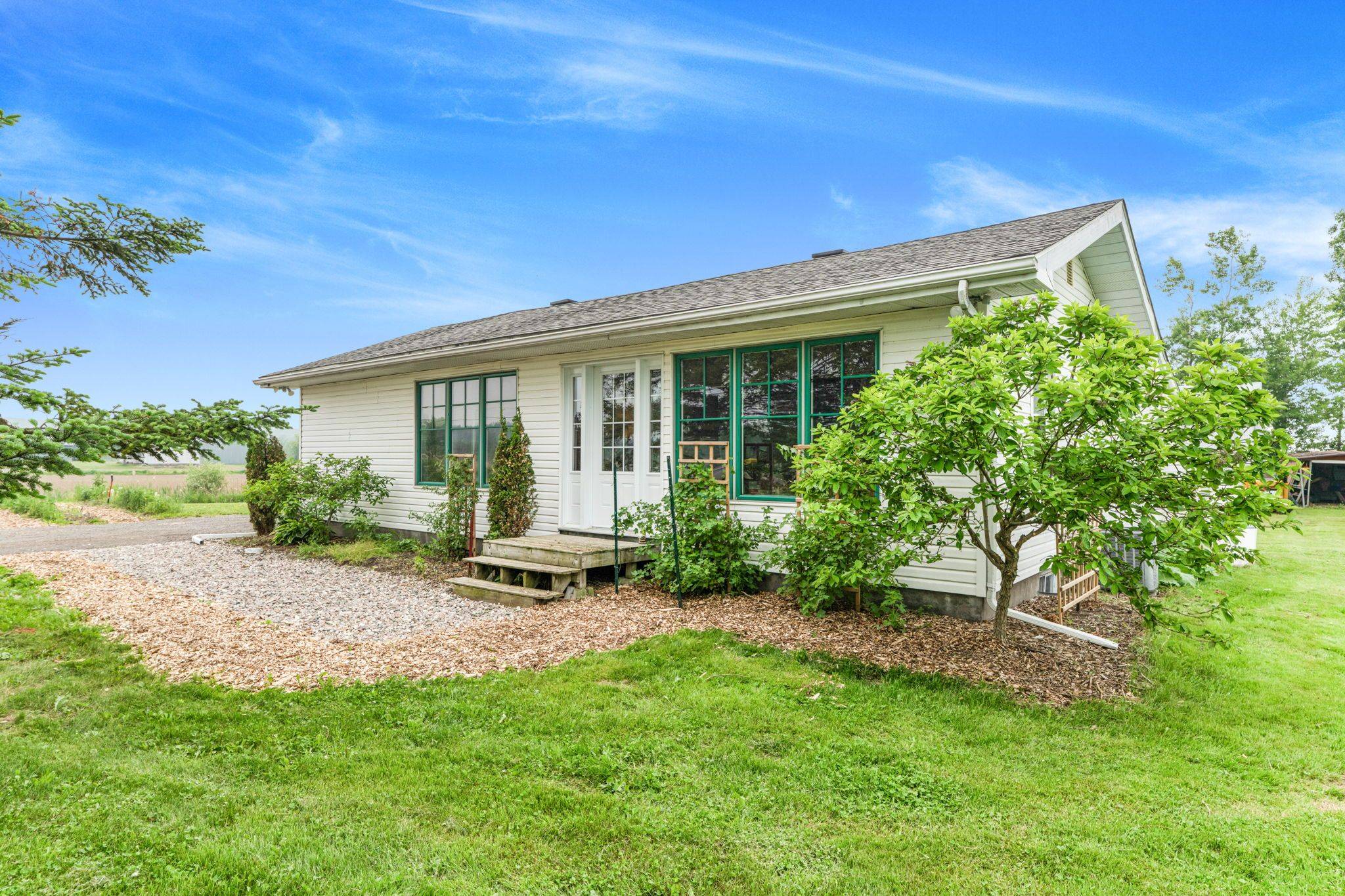 Clarence-rockland, ON K0A 1E0,4062 Drouin RD