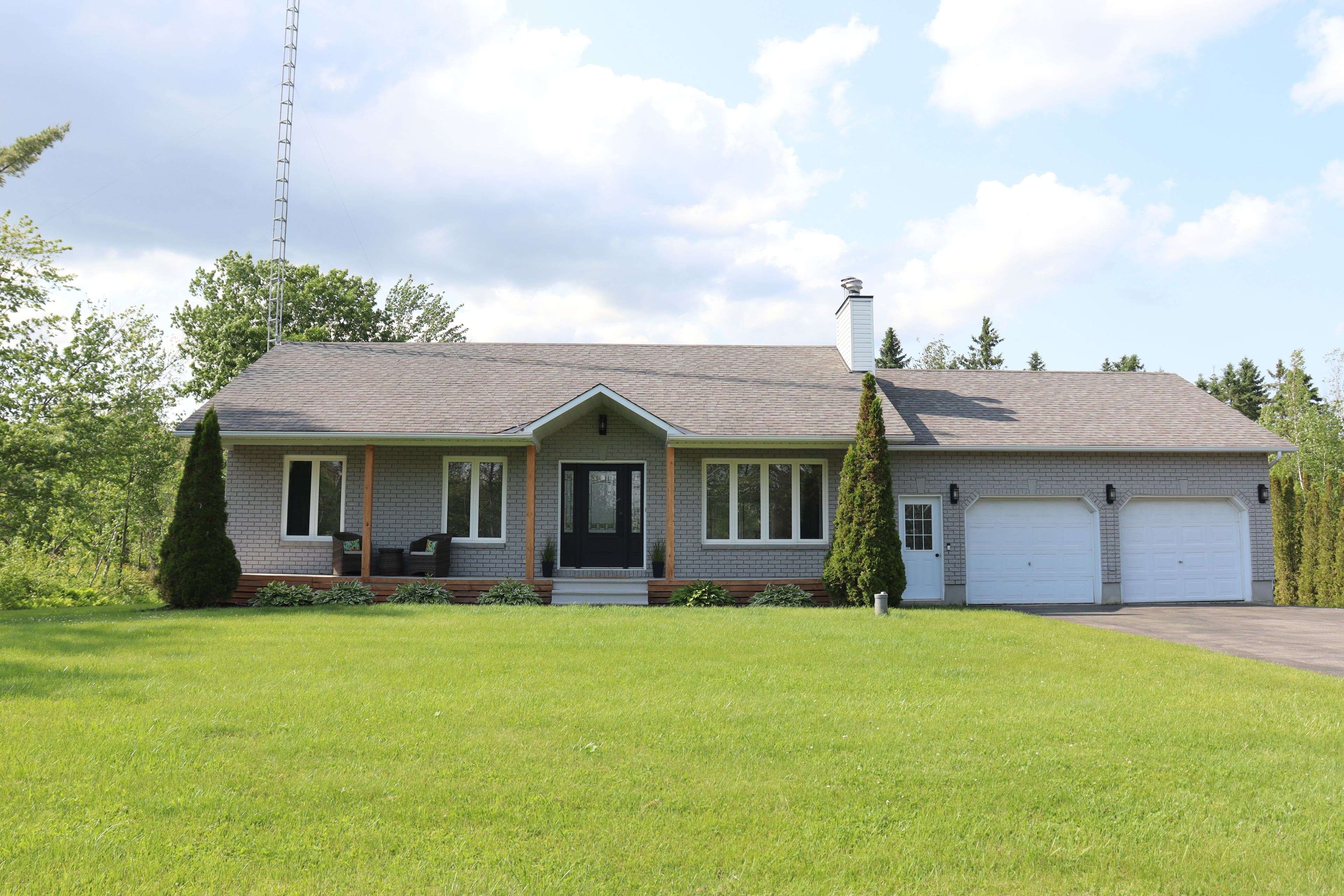 1145 Du Golf RD, Clarence-rockland, ON K0A 1N0