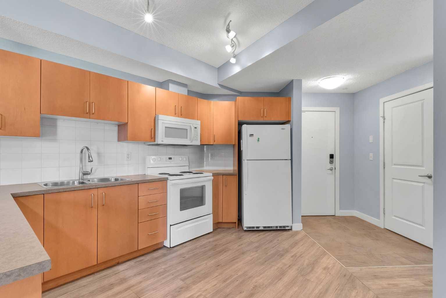 Calgary, AB T3K0E5,156 Country Village CIR NE #115