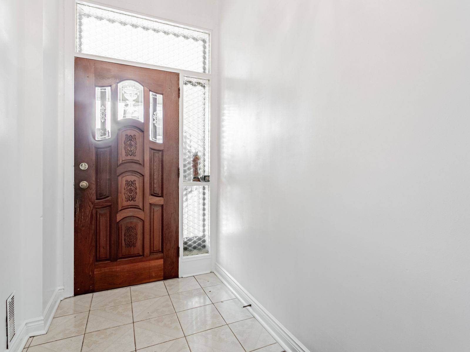 Toronto C01, ON M6J 3K7,85 Gladstone AVE