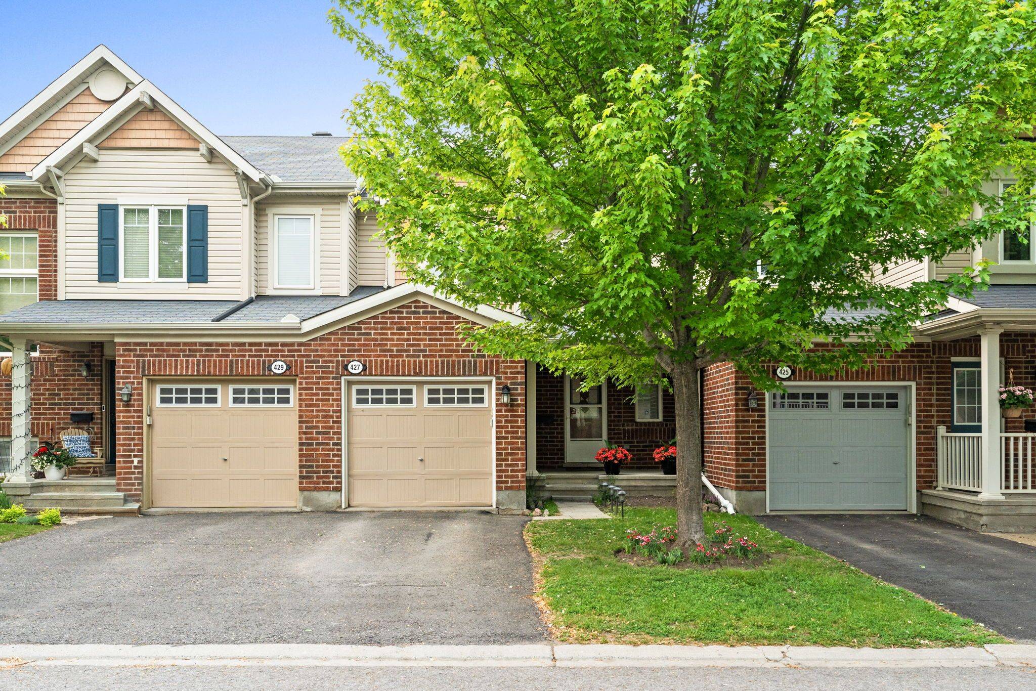 427 Vendevale AVE, Stittsville - Munster - Richmond, ON K2S 0M6