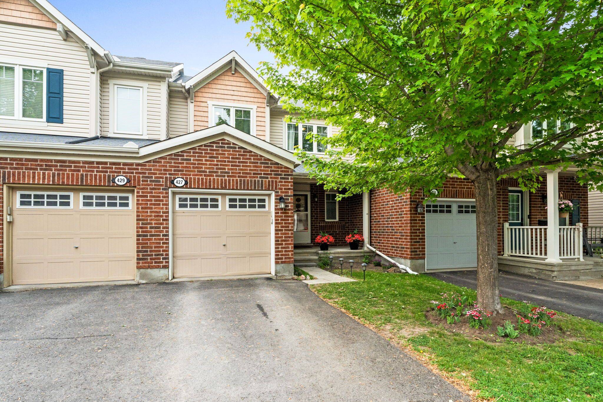Stittsville - Munster - Richmond, ON K2S 0M6,427 Vendevale AVE
