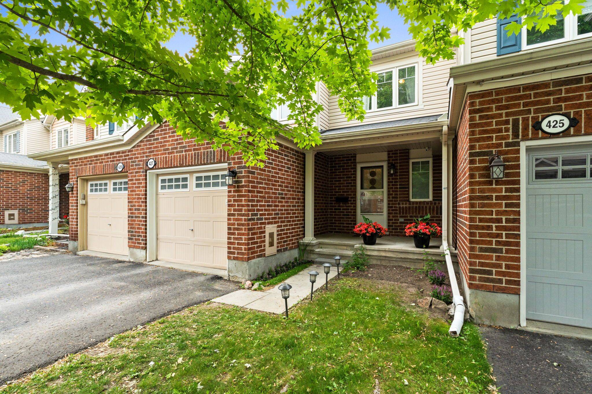 Stittsville - Munster - Richmond, ON K2S 0M6,427 Vendevale AVE