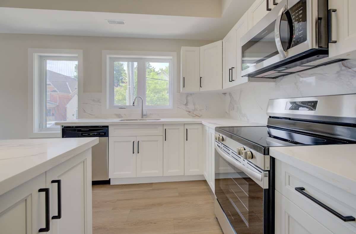 17 Peter ST #4, Kitchener, ON N2G 3J5