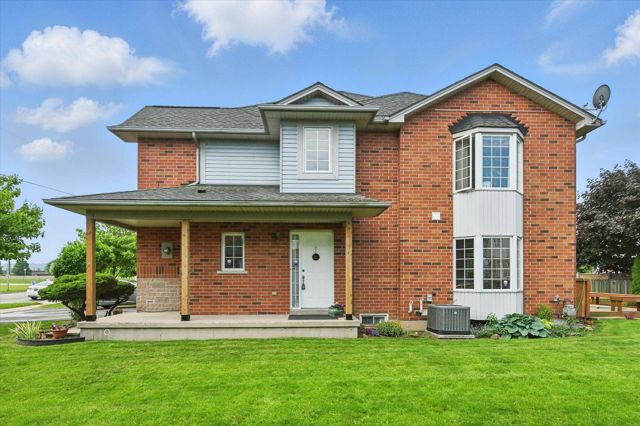 Hamilton, ON L8E 5W8,469 Dewitt RD