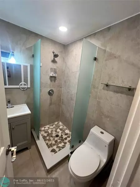 42 SW 11th St #B, Dania Beach, FL 33004