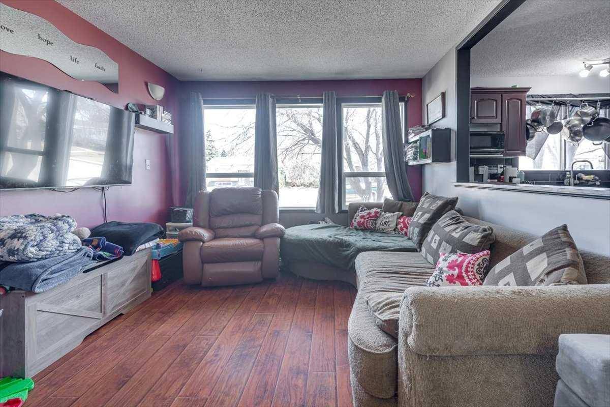 Ponoka, AB T4J 1B8,4014 44 ST