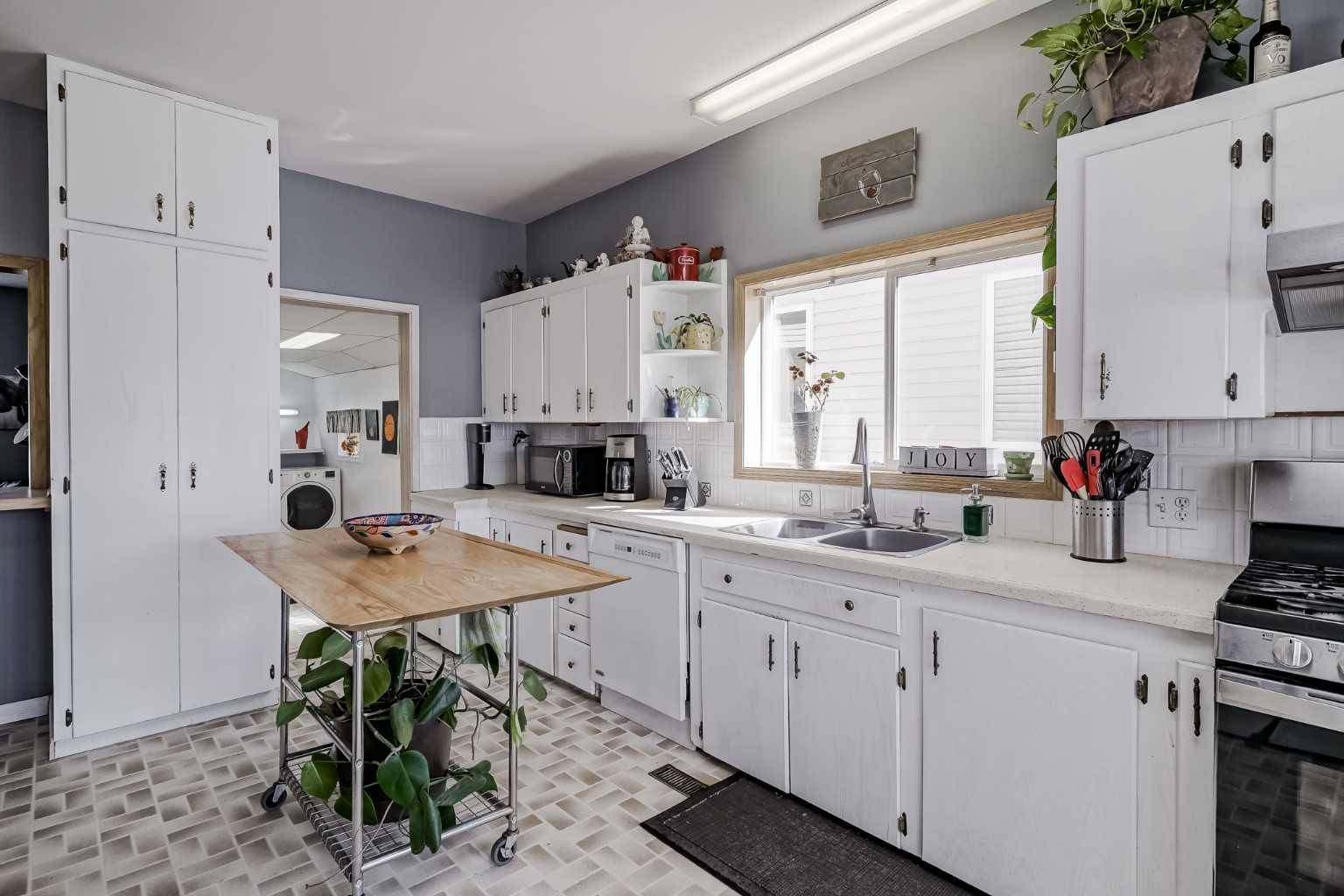 Carstairs, AB T0M 0N0,856 Osler ST
