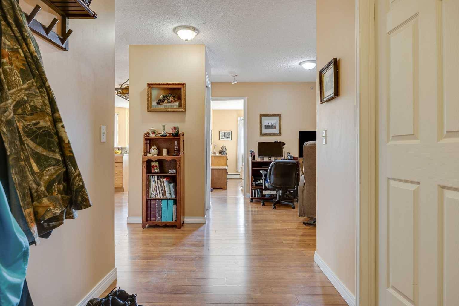 Calgary, AB T2G 5B3,950 Arbour Lake RD NW #1314