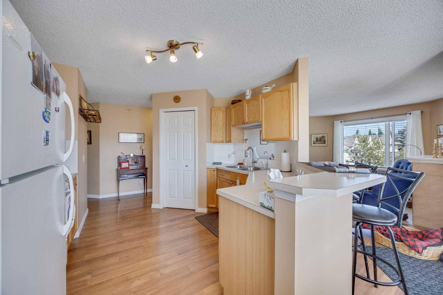 Calgary, AB T2G 5B3,950 Arbour Lake RD NW #1314