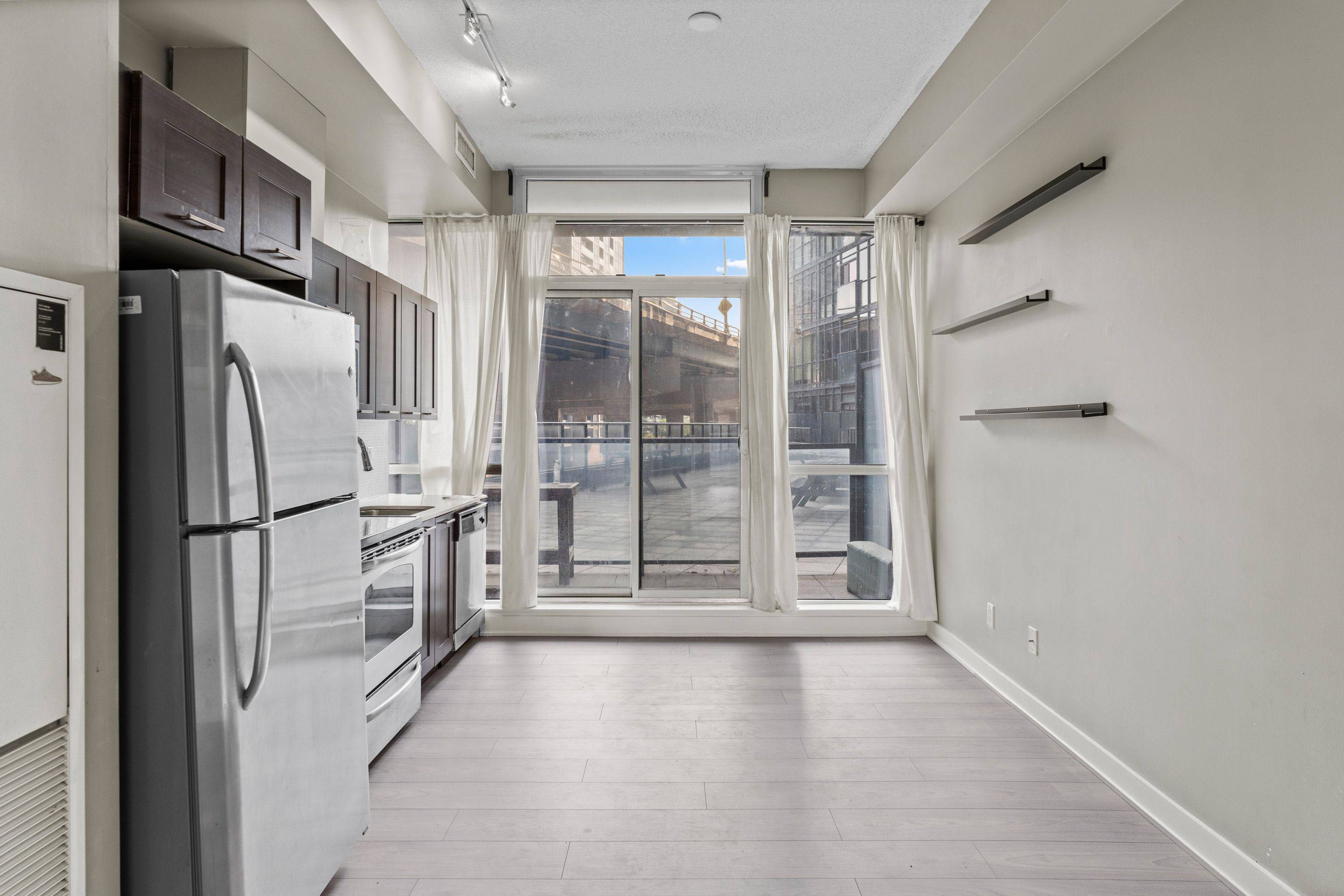 Toronto C01, ON M5V 0C8,169 Fort York BLVD #211