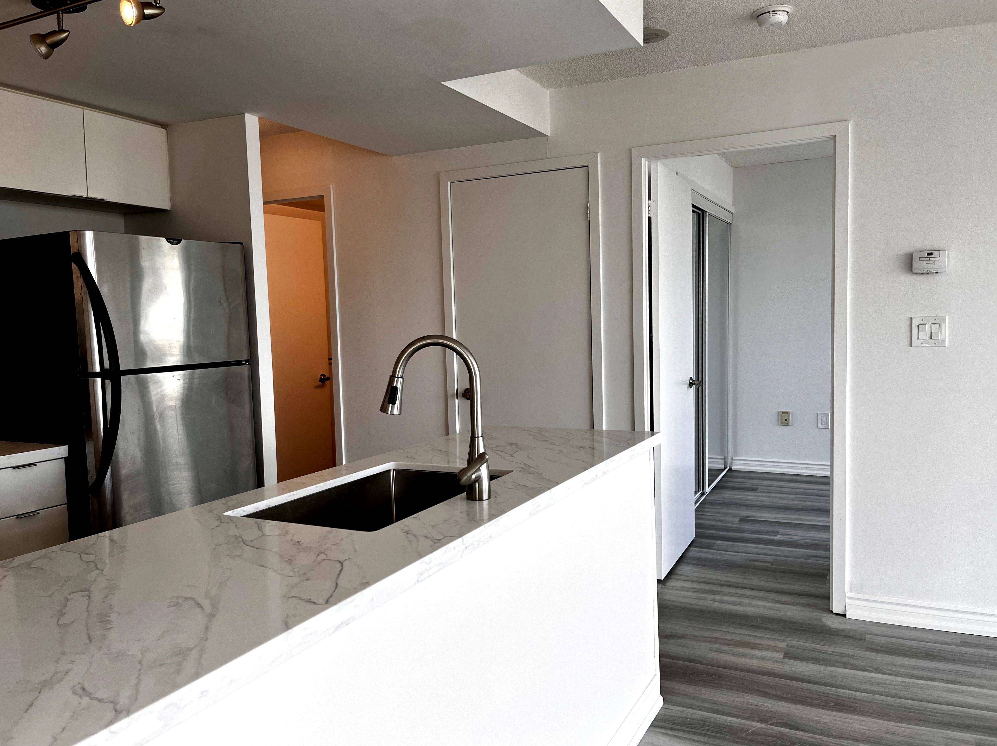 Toronto C01, ON M5V 3Y4,15 fort york BLVD #912