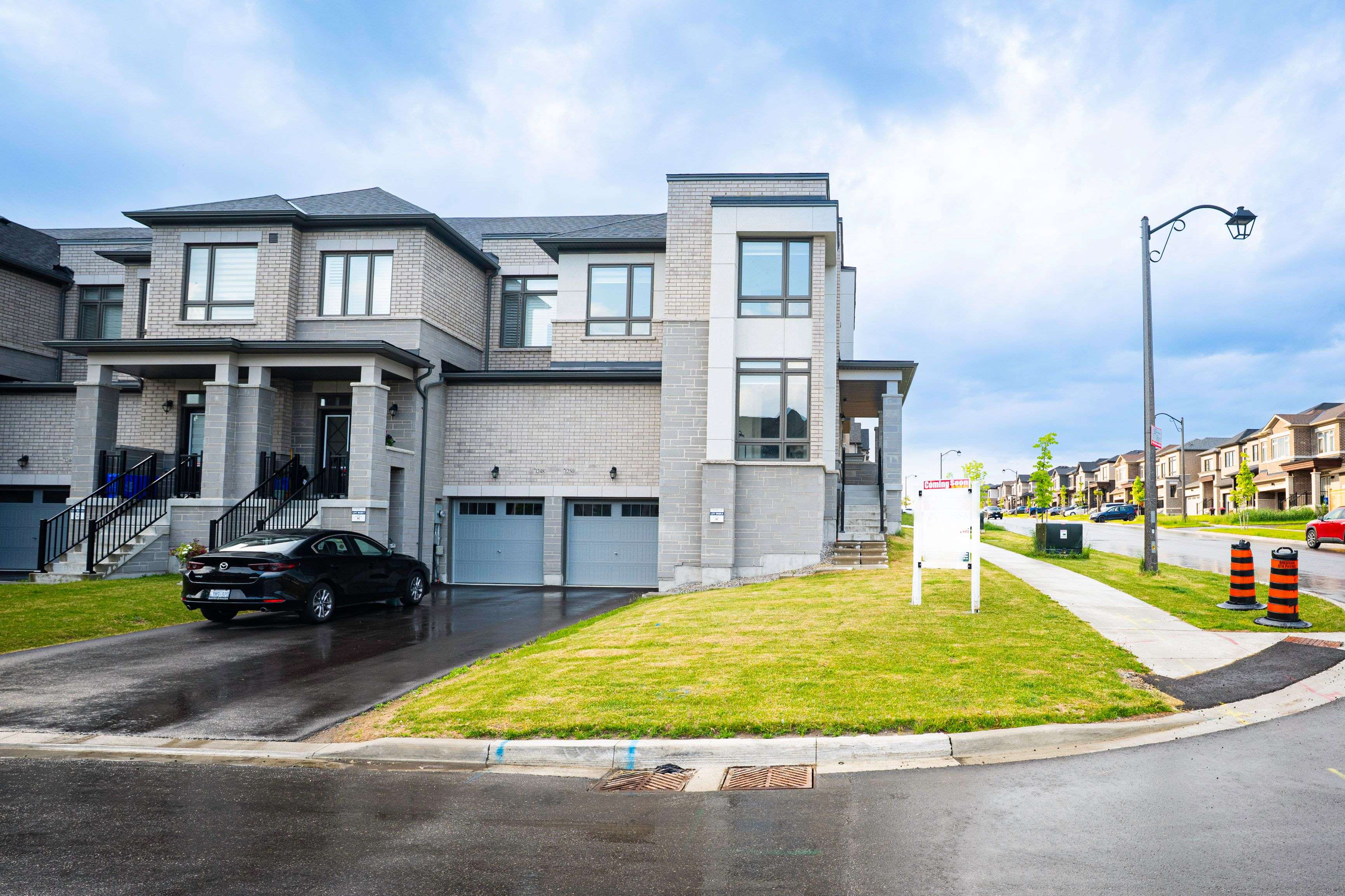 Oshawa, ON L1H 8L7,1250 Rexton DR