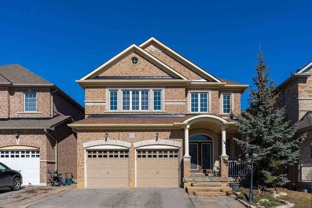 221 Tonner CRES #Upper, Aurora, ON L4G 7T6