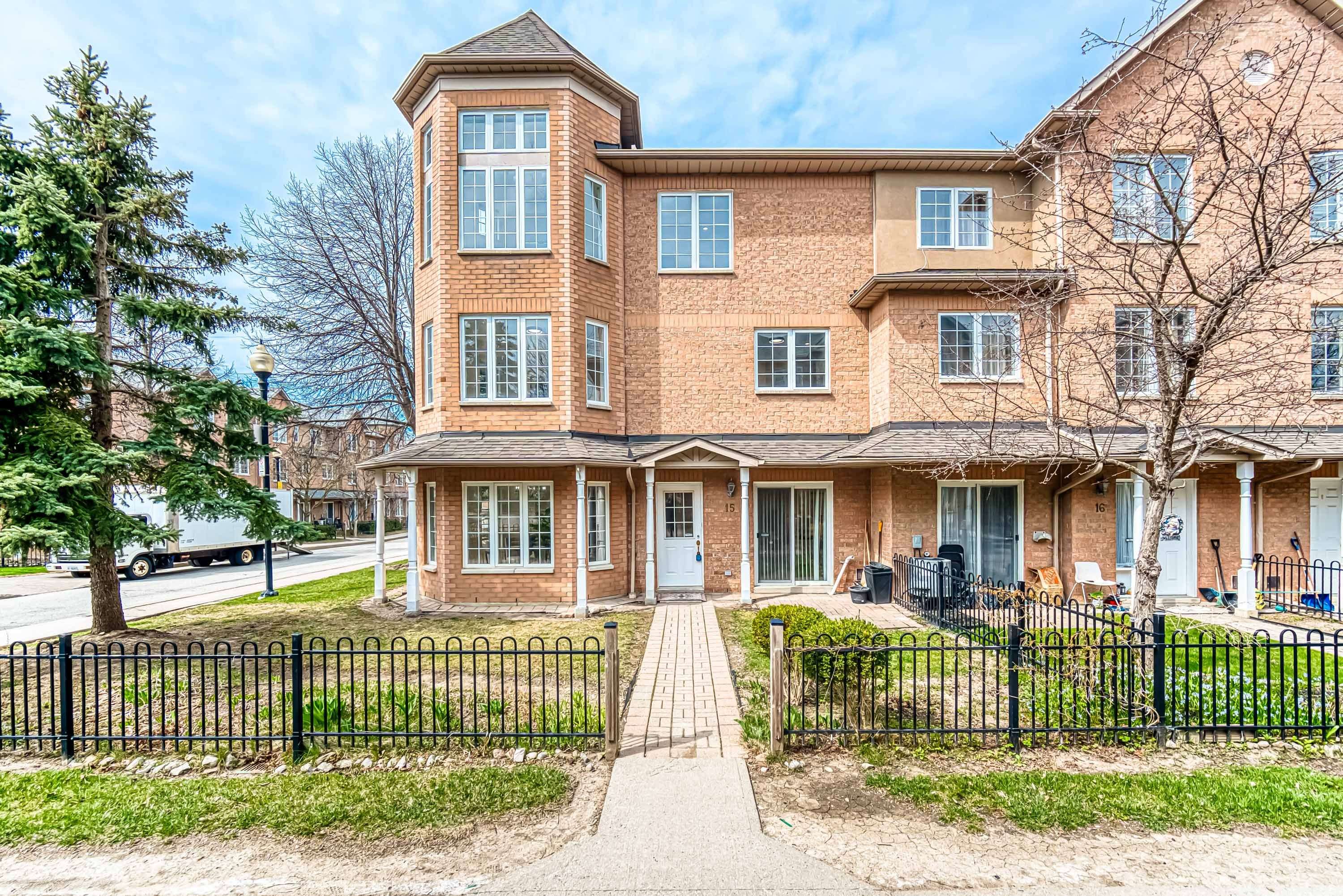 12 St Moritz WAY #15, Markham, ON L3R 4E8