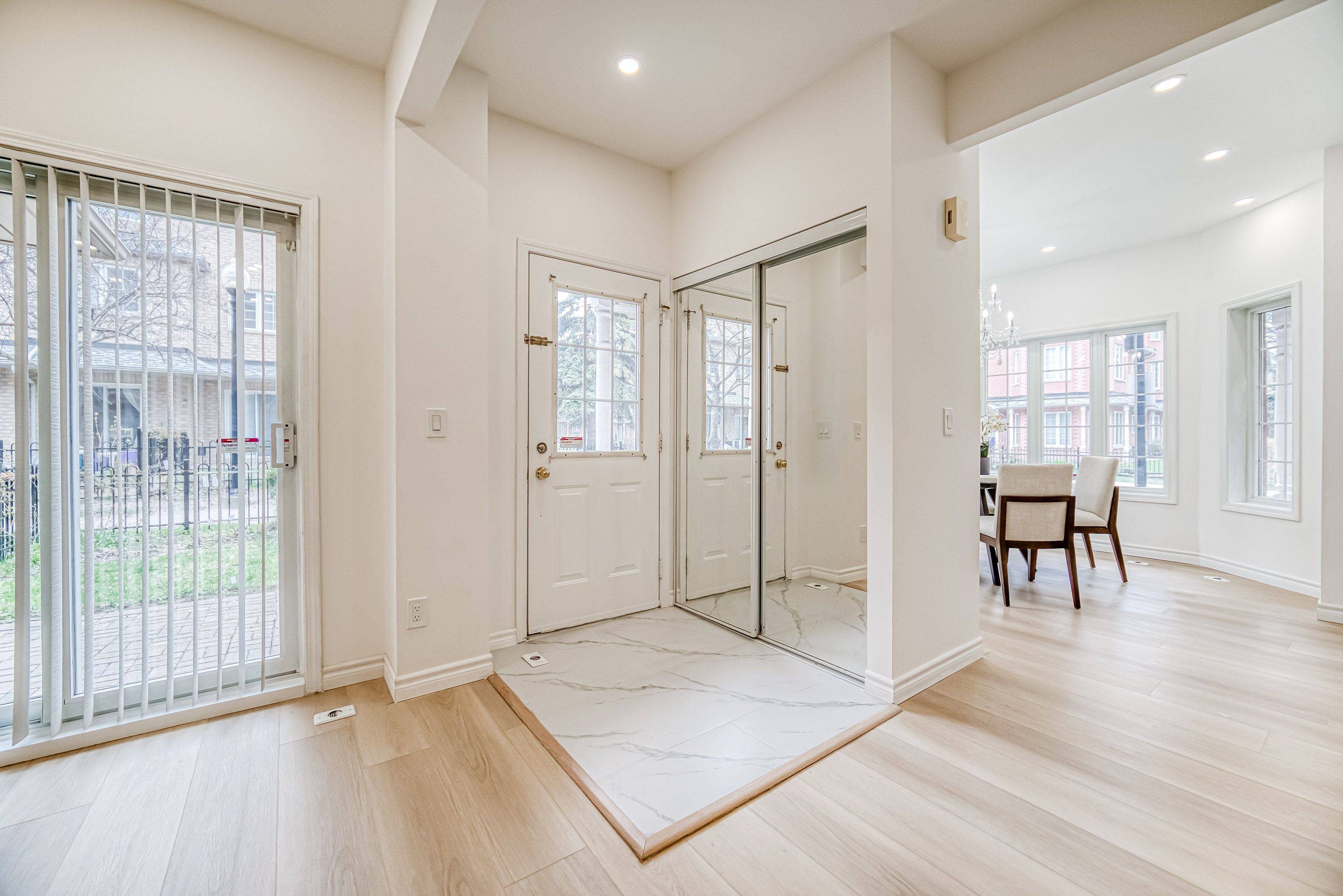 Markham, ON L3R 4E8,12 St Moritz WAY #15