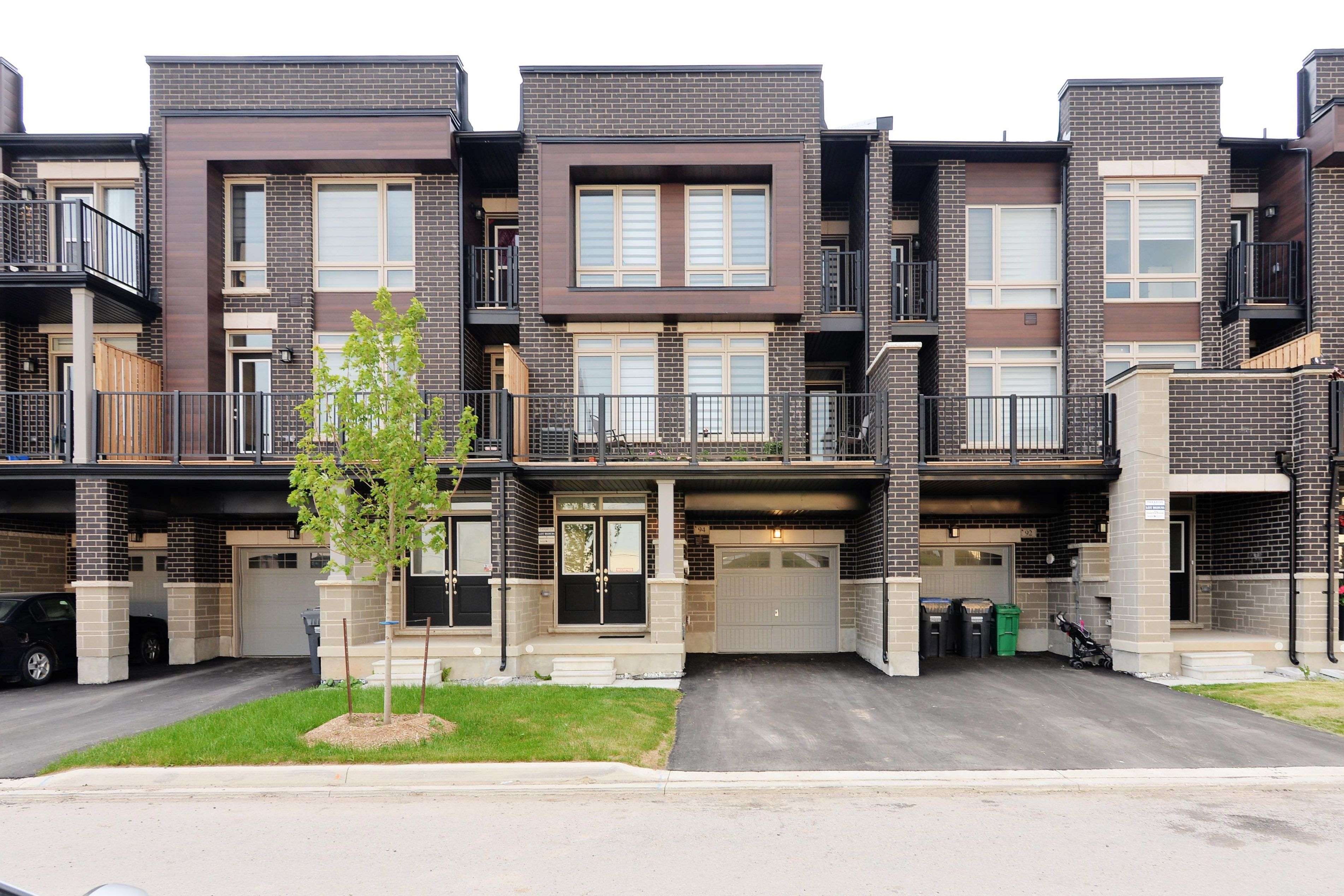 94 Donald Ficht CRES, Brampton, ON L7A 5H8