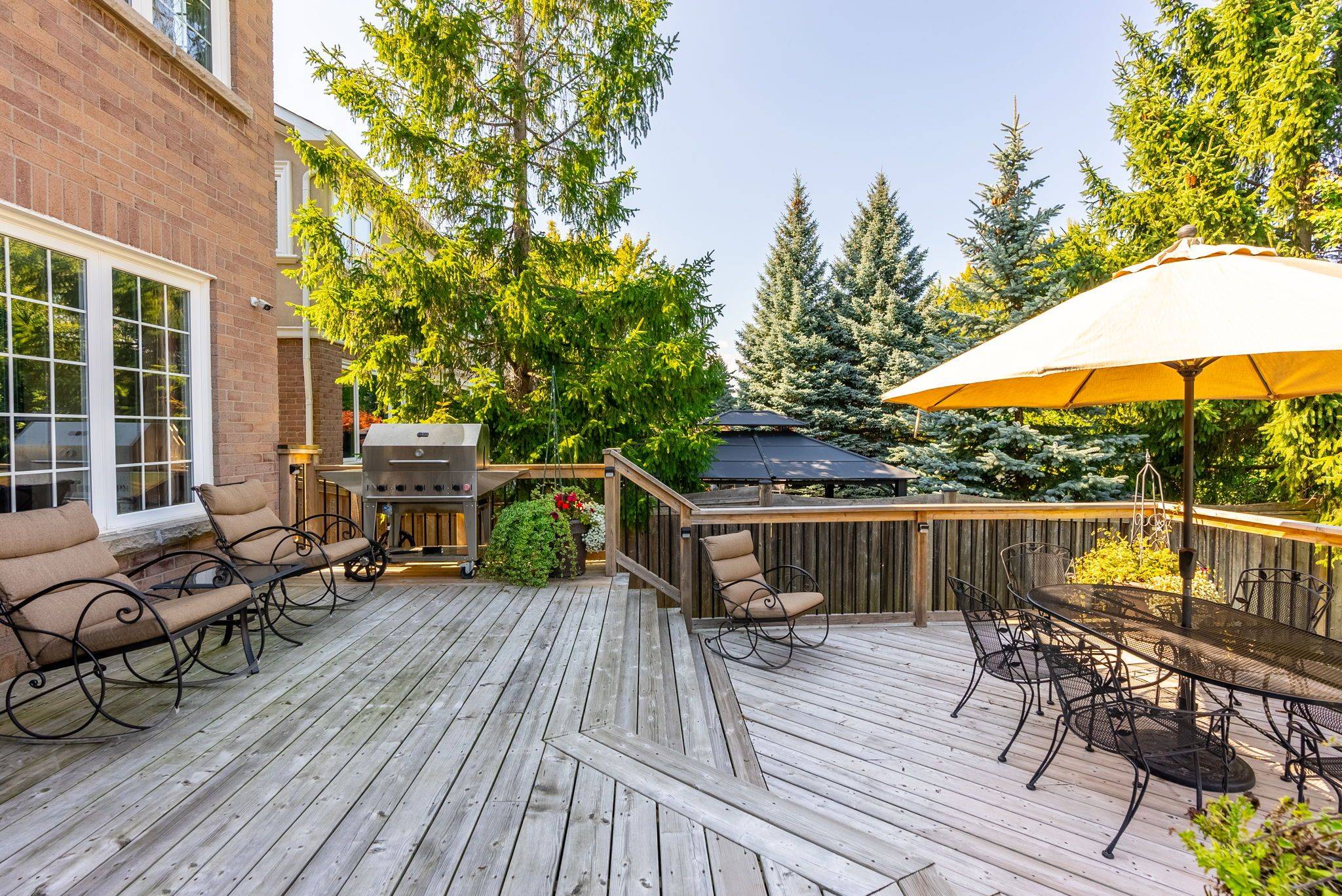 Burlington, ON L7M 3Z2,2049 Country Club DR