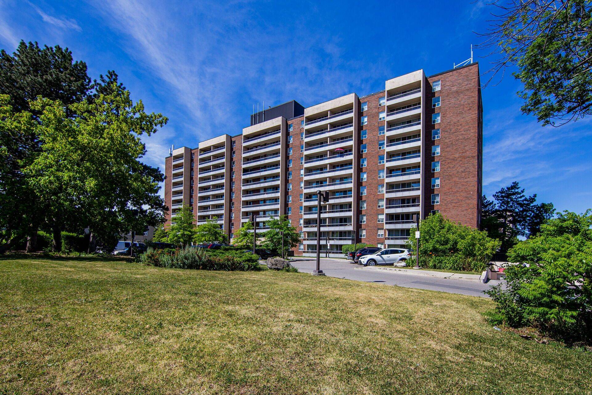 31 Four Winds DR #103, Toronto W05, ON M3J 1K9