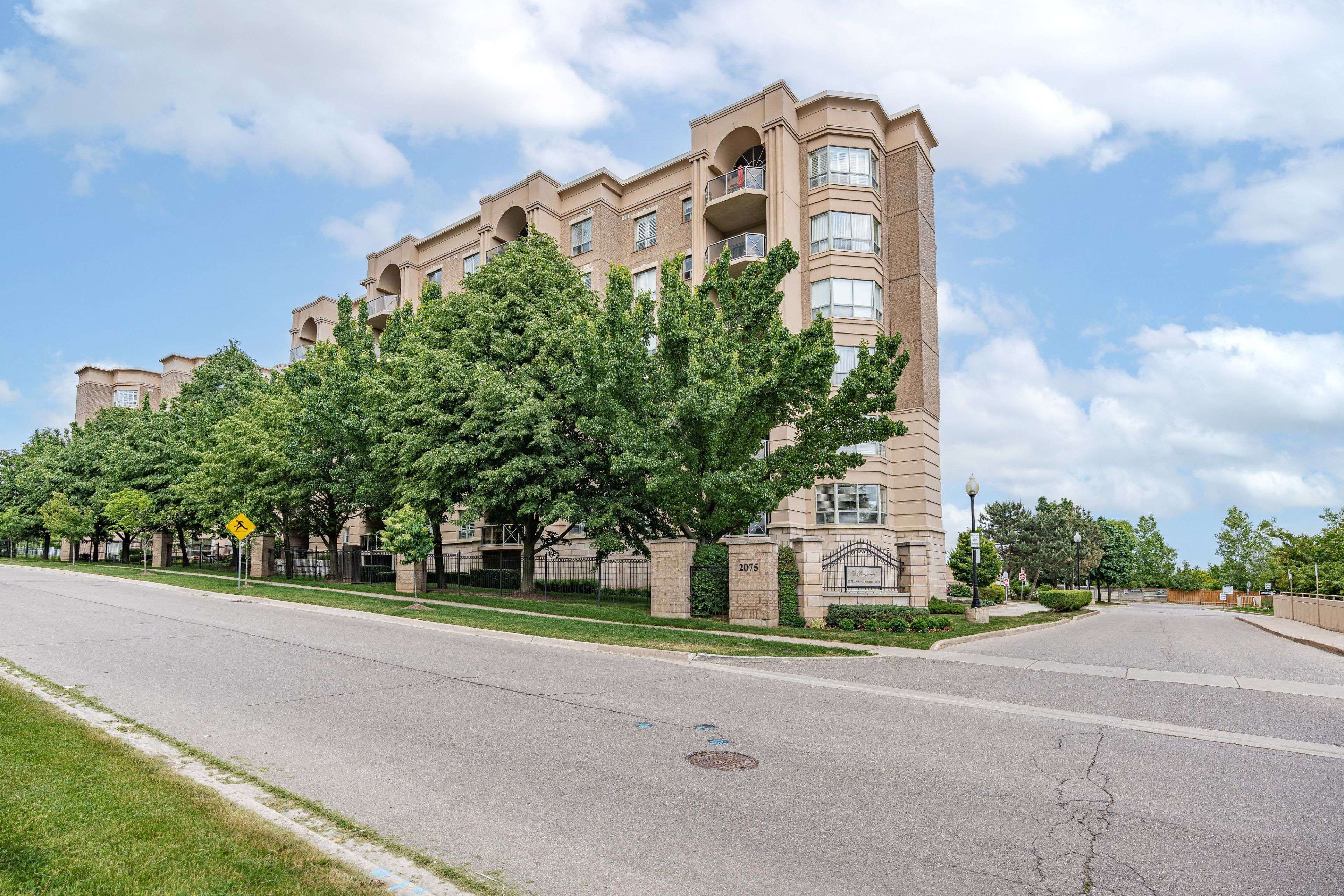 Burlington, ON L7P 5B8,2075 Amherst Heights DR #506