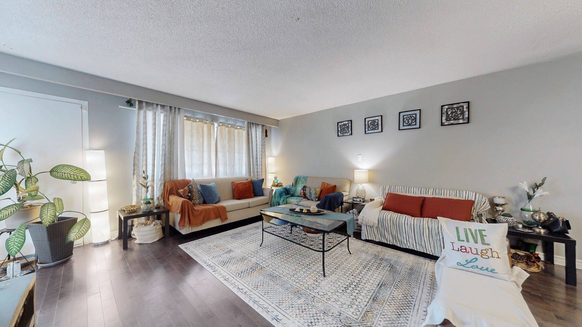 Mississauga, ON L5C 1X5,3456 Oakglade CRES