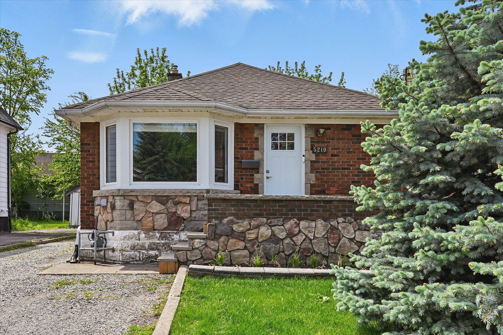 Niagara Falls, ON L2E 1P8,5210 McRae ST