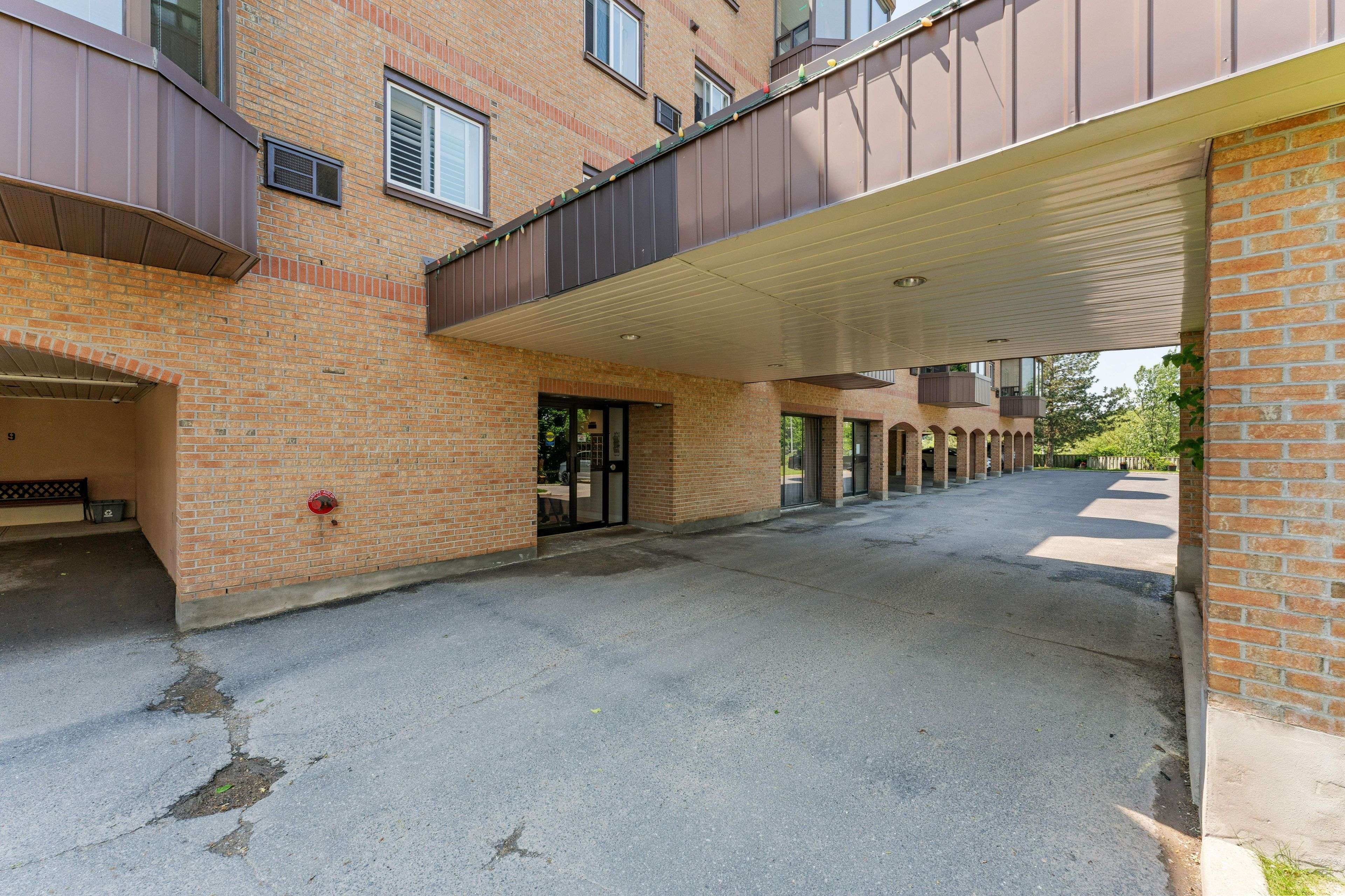 Kingston, ON K7M 8J3,649 Davis DR #401