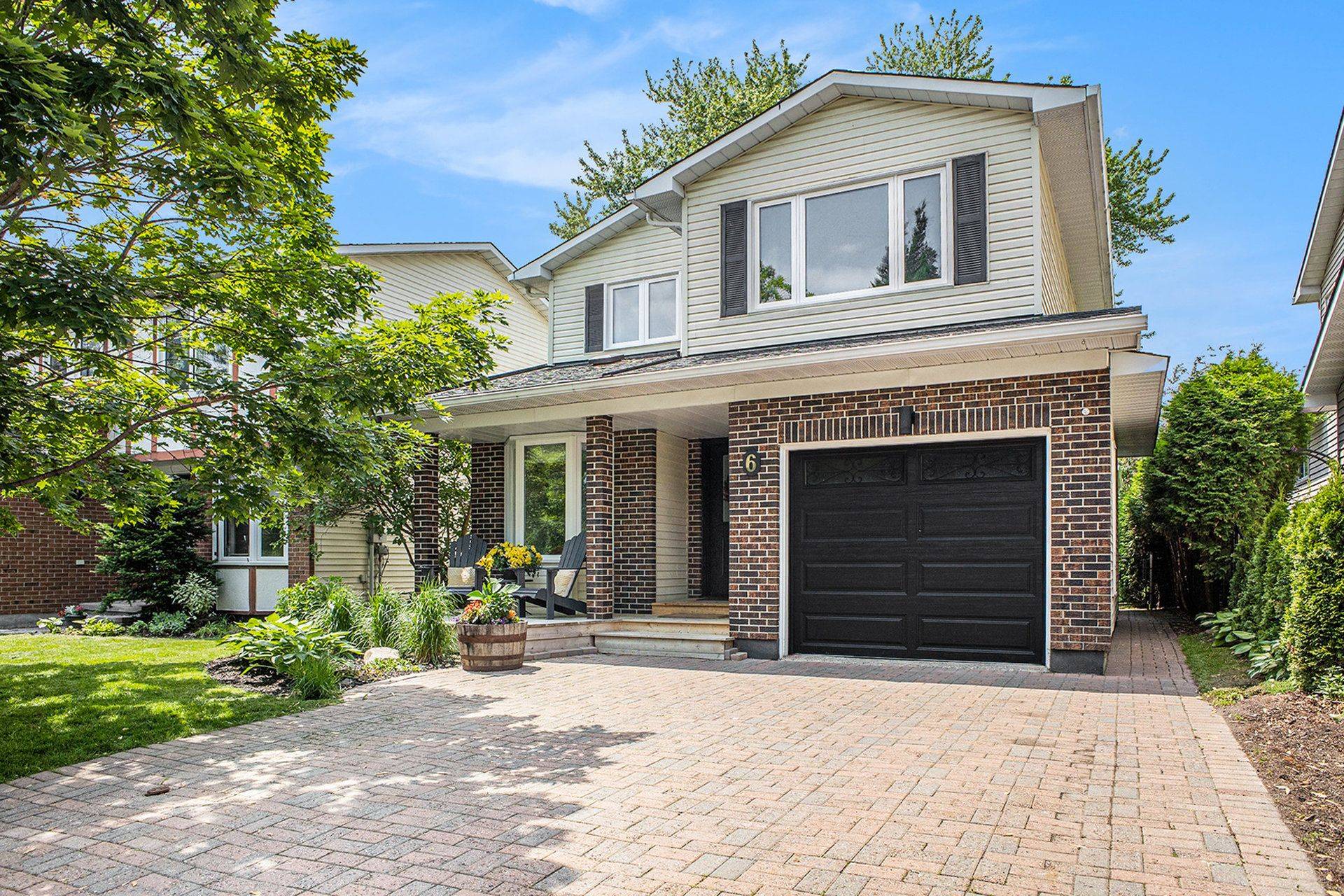 Kanata, ON K2L 2R8,6 Barra AVE