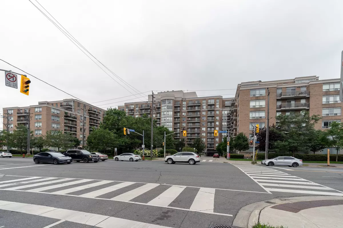 Toronto C04, ON M6A 3E8,650 Lawrence AVE W #816