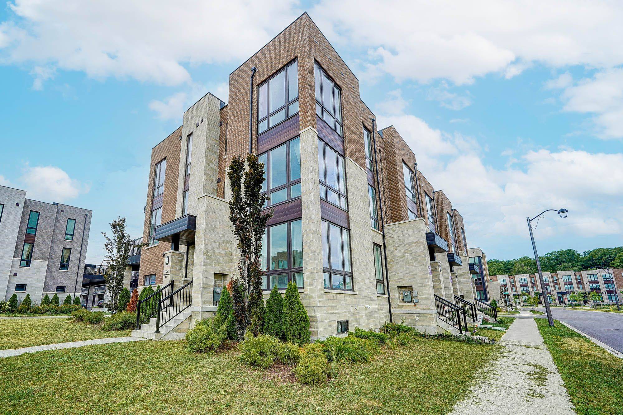 Markham, ON L6C 1K9,24 Fred Wolstenholme DR